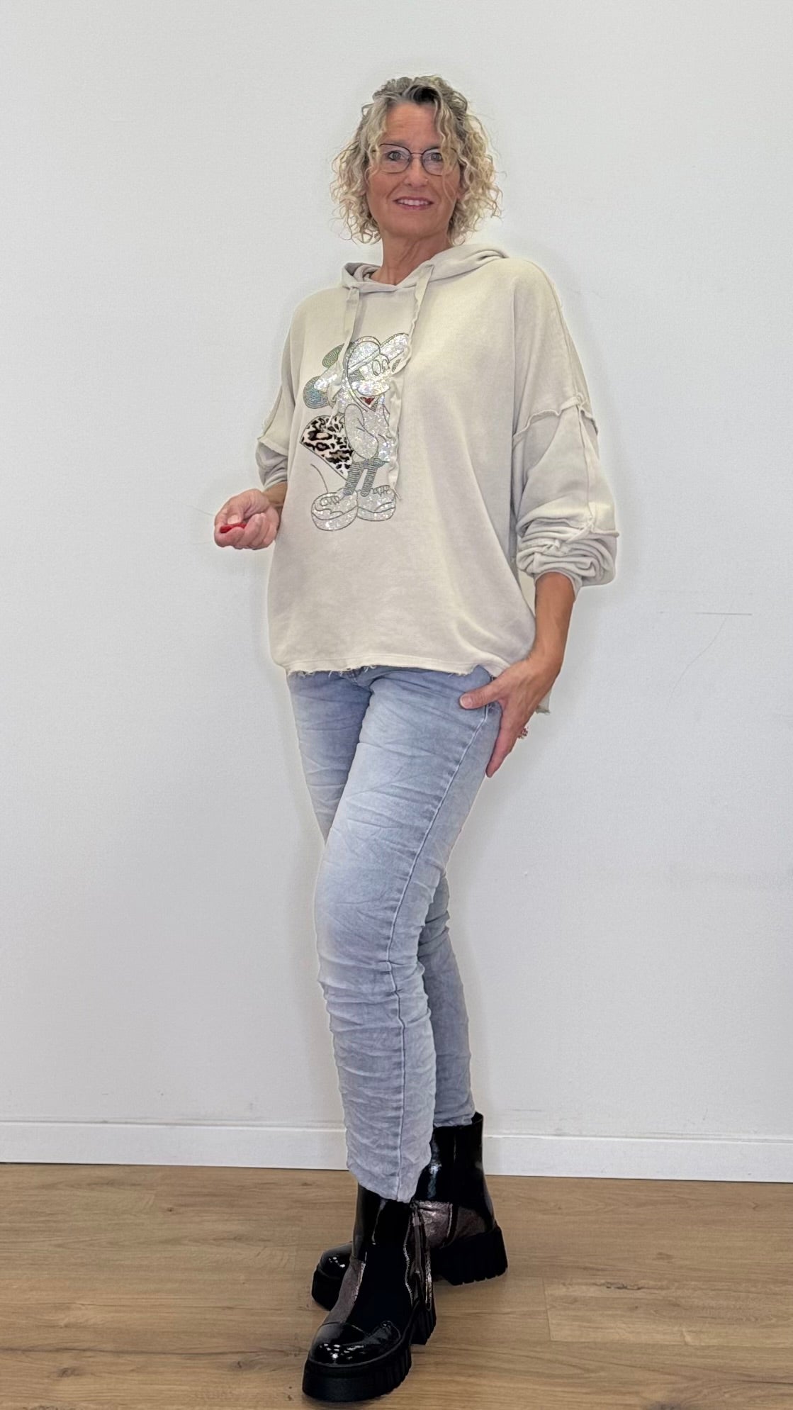 Jeans Hose Ice Grey mit designer Knöpfchen 8384