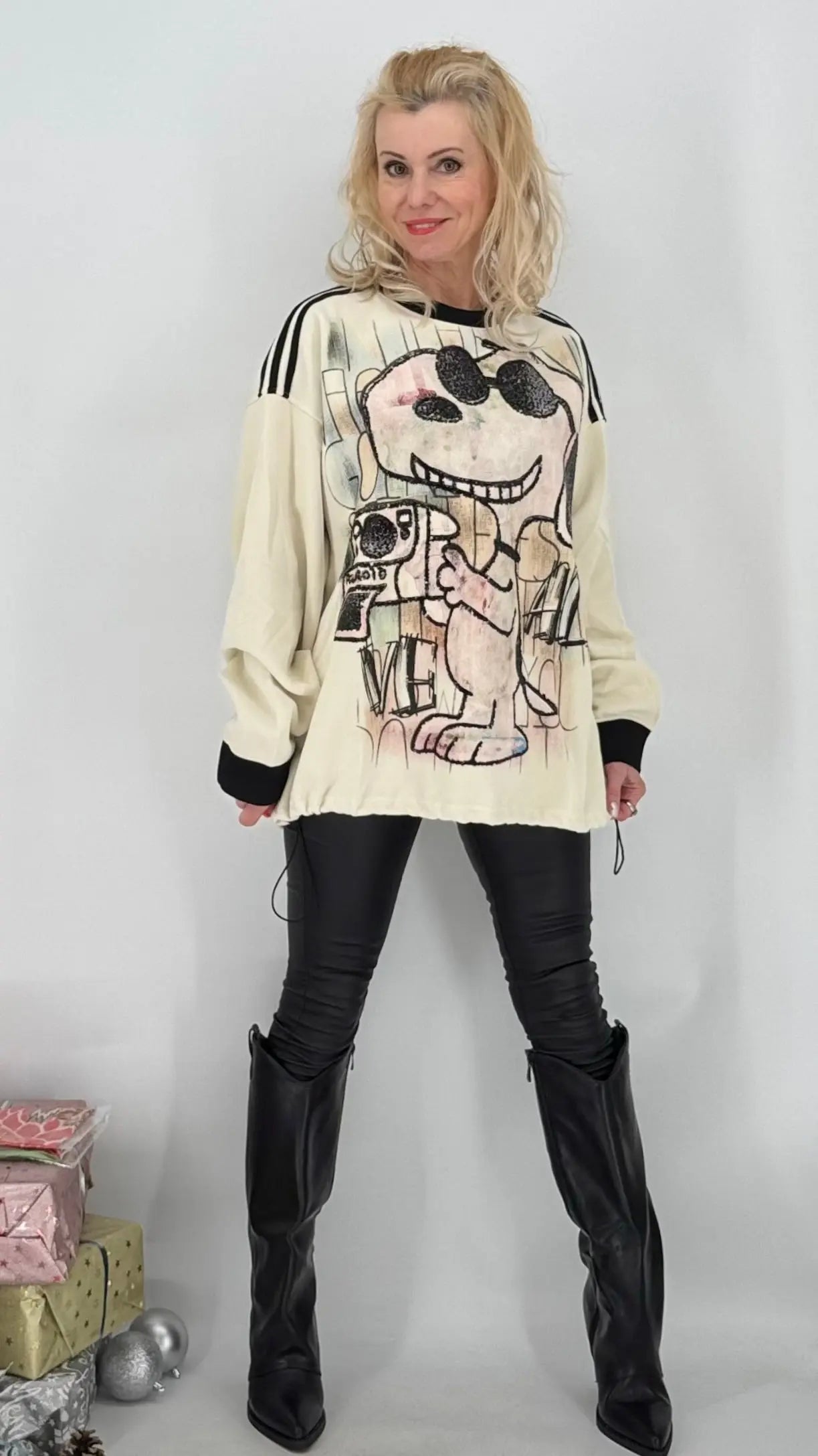Sweatshirt "Snoopy", in beige und schwarz - By Elena FashionBy Elena Fashion