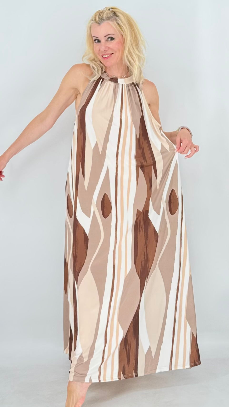 Sommer Neckholder Kleid in Beige und Braun