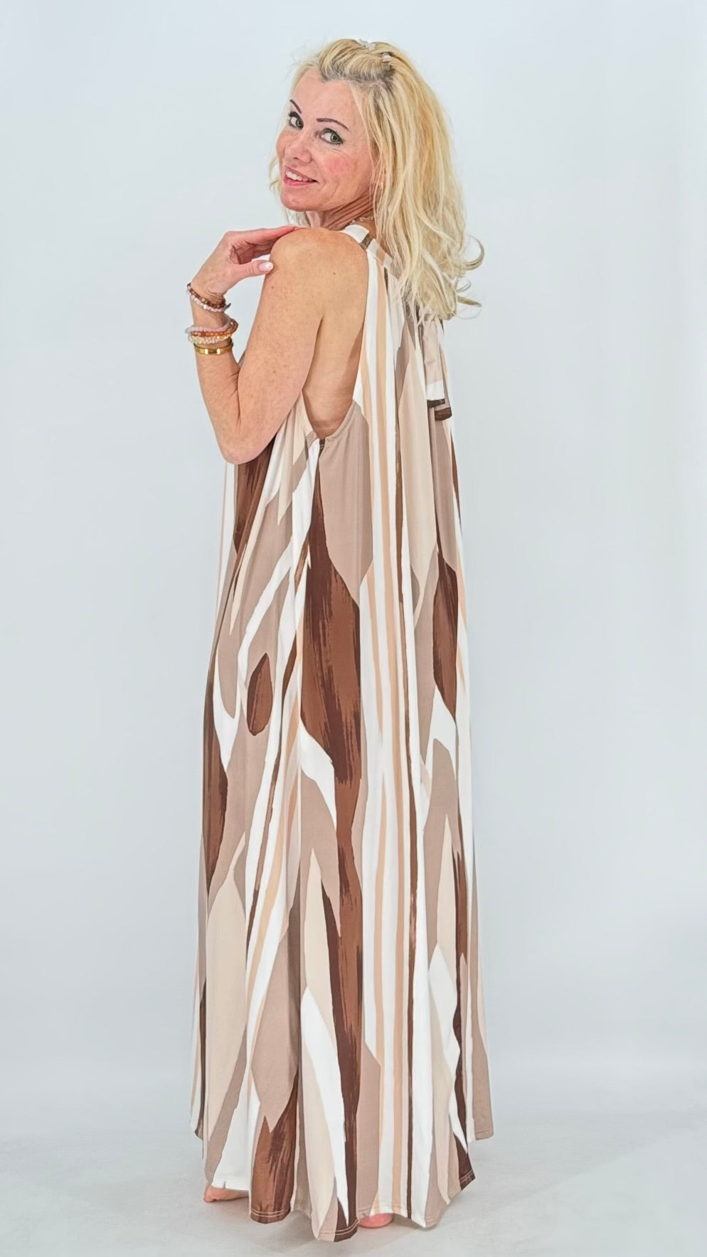 Sommer Neckholder Kleid in Beige und Braun