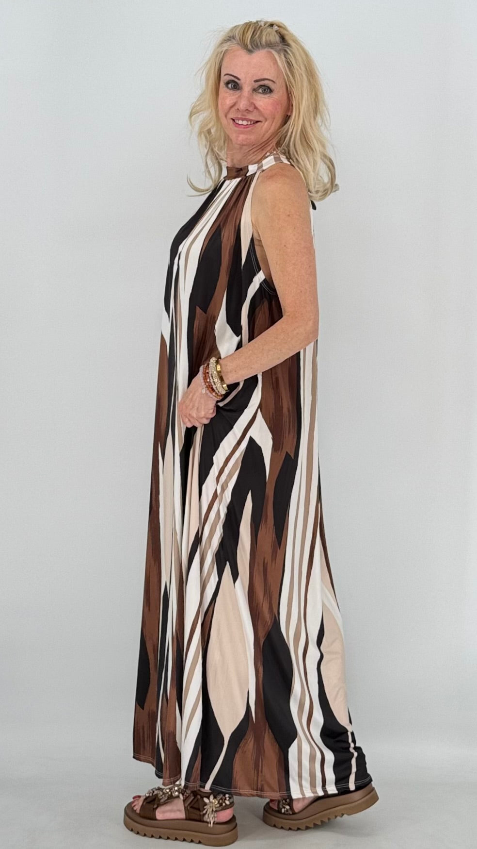 Sommer Neckholder Kleid in Beige und Braun
