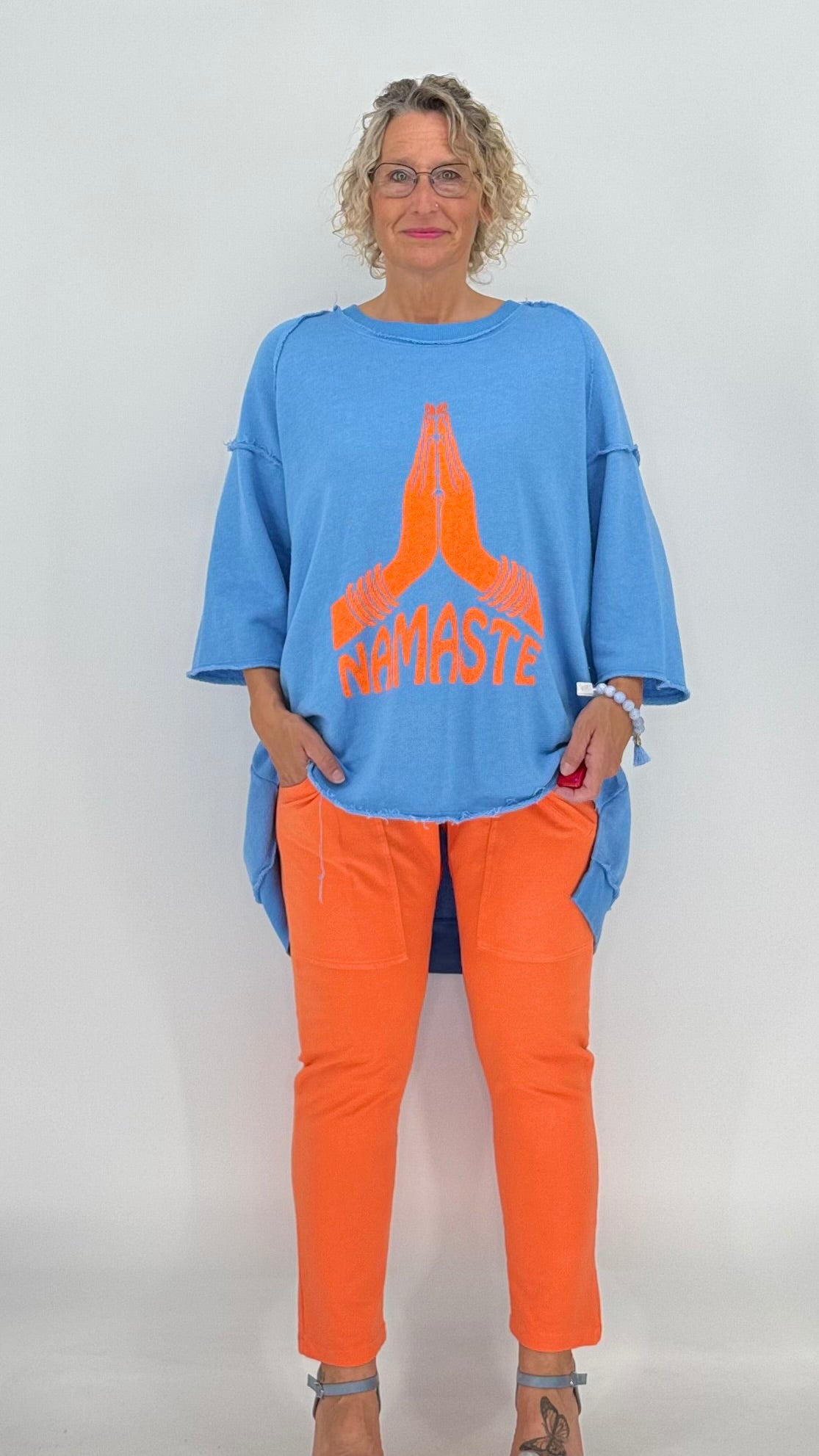 Sweatshirt in blau "NAMASTE"