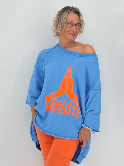 Sweatshirt in blau "NAMASTE"