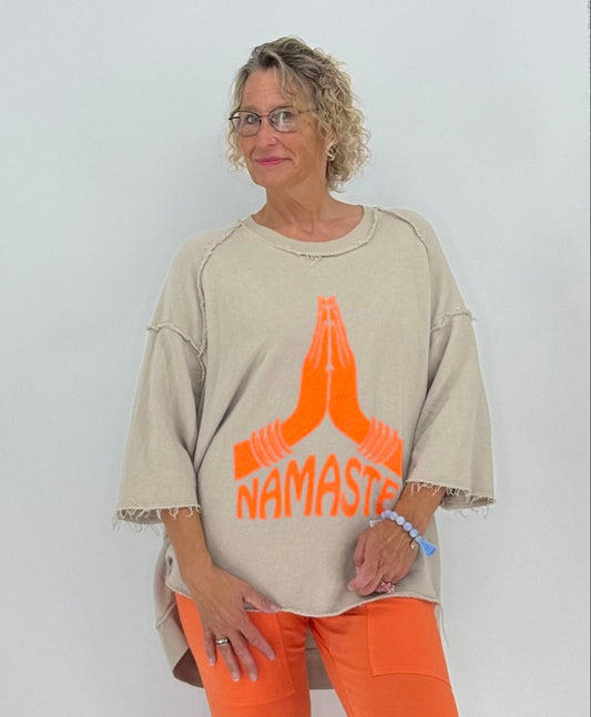 Sweatshirt in beige "NAMASTE"