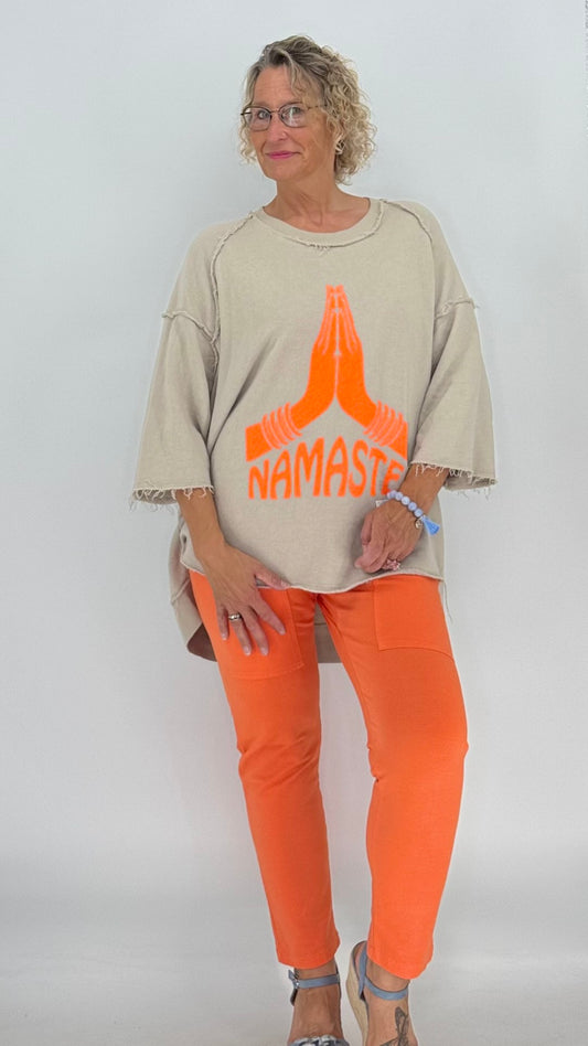 Sweatshirt in beige "NAMASTE"
