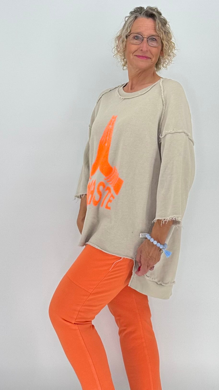 Sweatshirt in beige "NAMASTE"