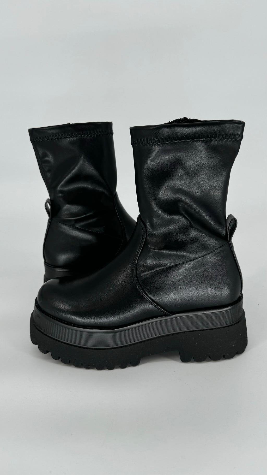 Boots Plateau Sohle schwarz D-72