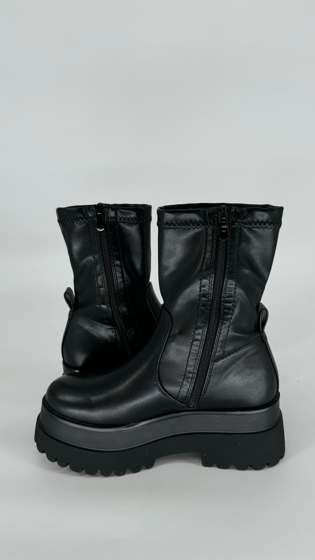 Boots Plateau Sohle schwarz D-72