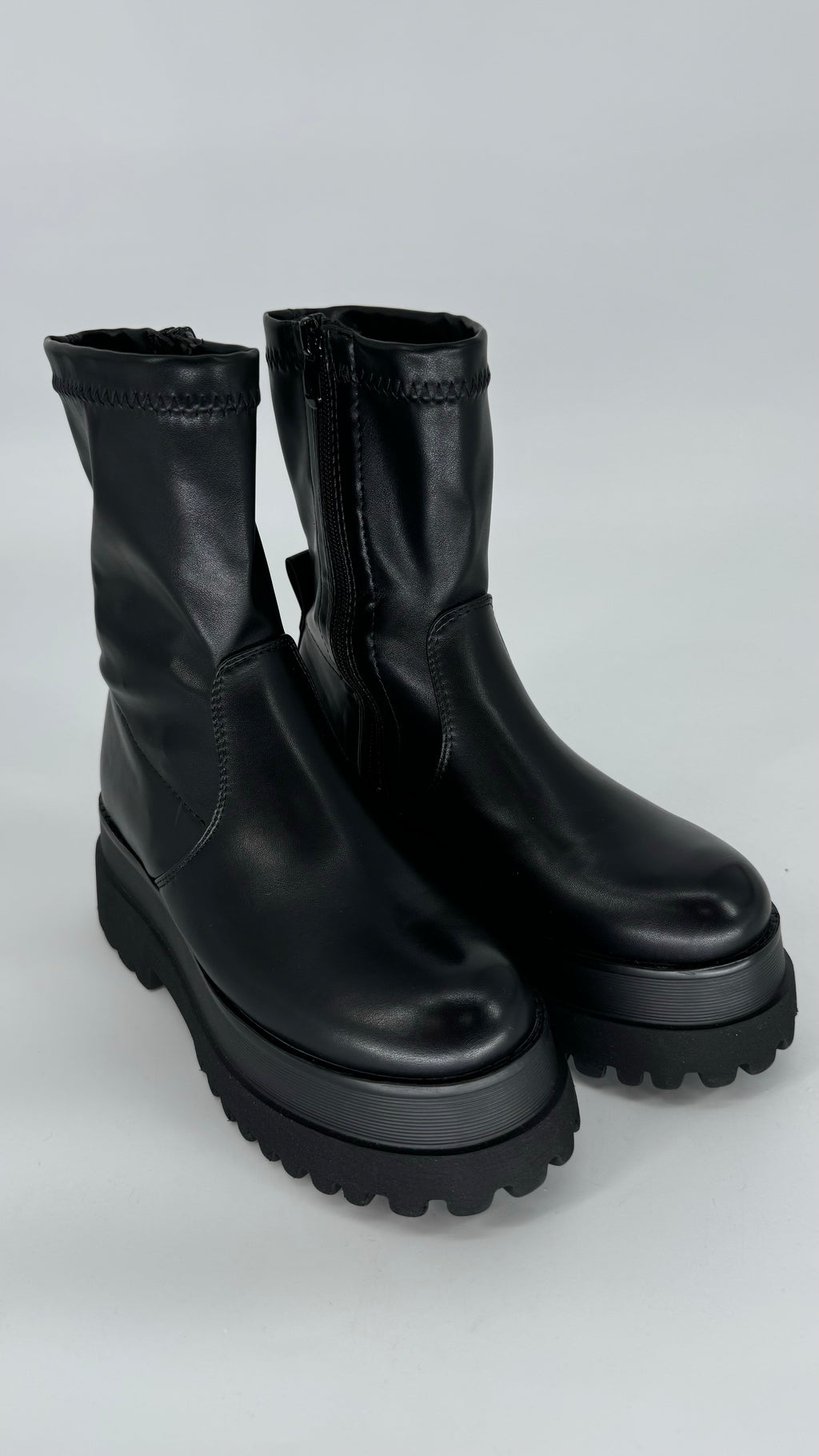 Boots Plateau Sohle schwarz D-72