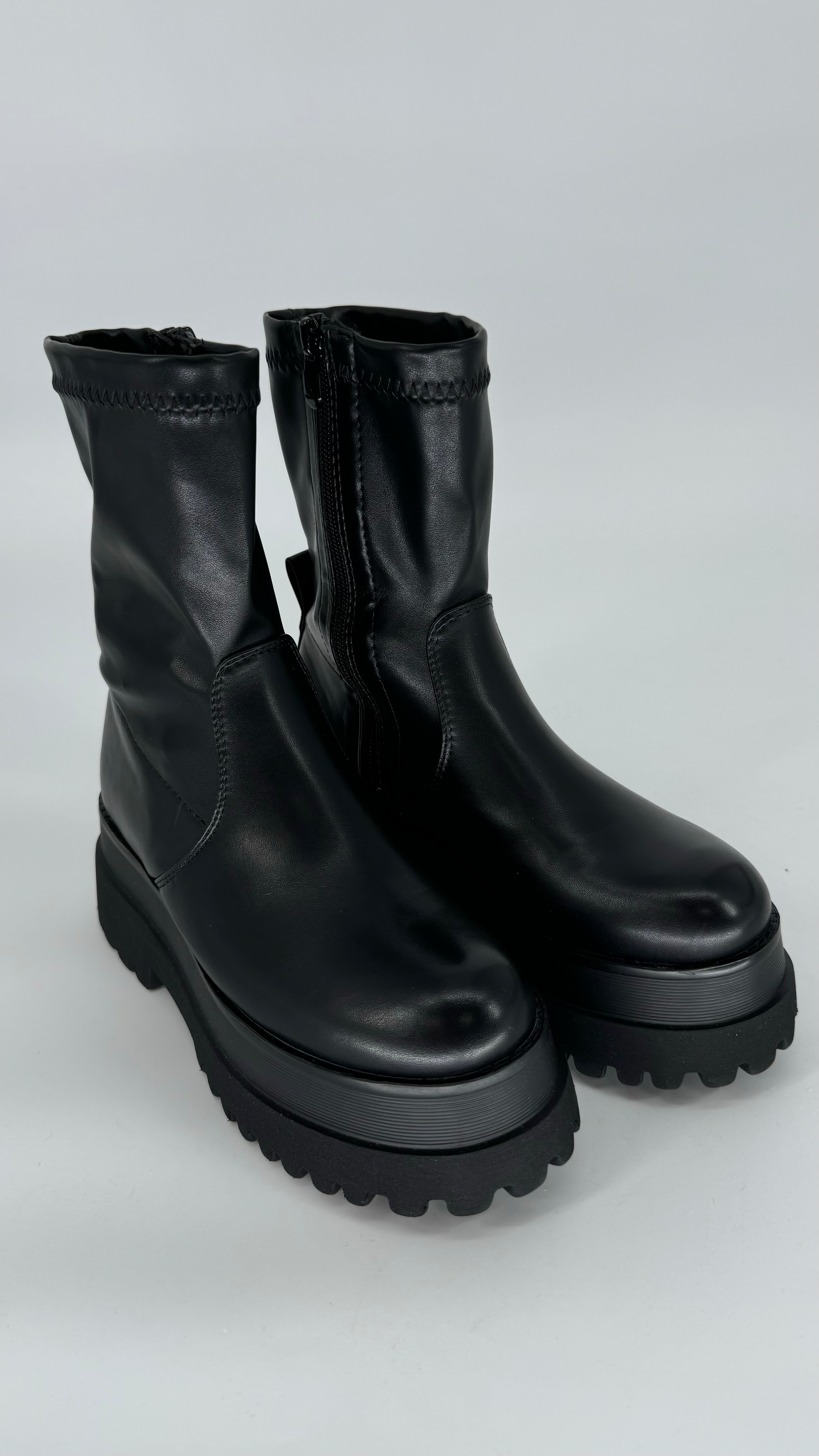 Boots Plateau Sohle schwarz D-72