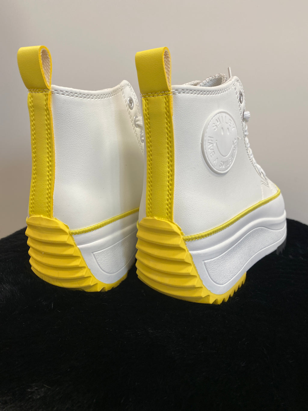 Sneaker "Smiley" weiß/gelb  mit silver metallic Zunge LS-671