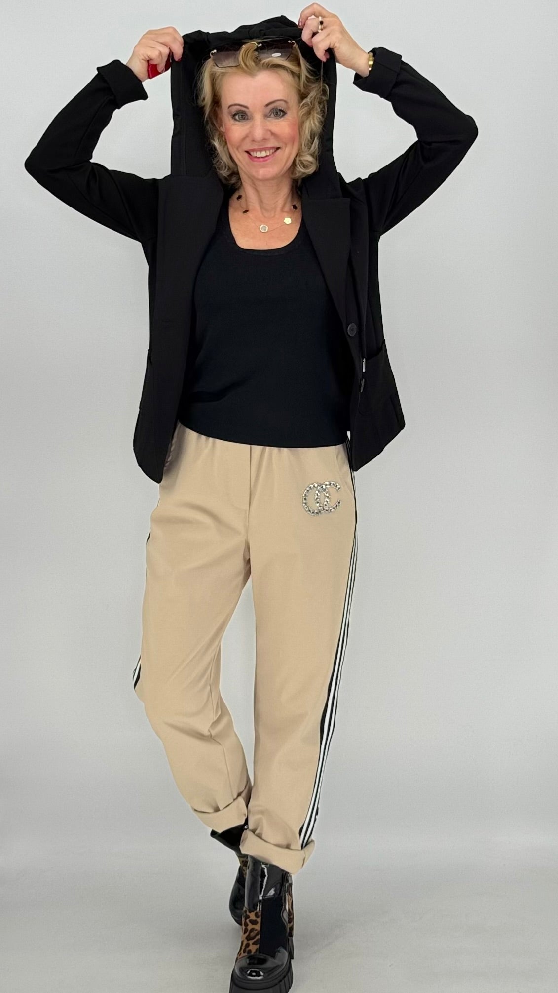 Blazer ESViViD, schwarz mit Kapuze