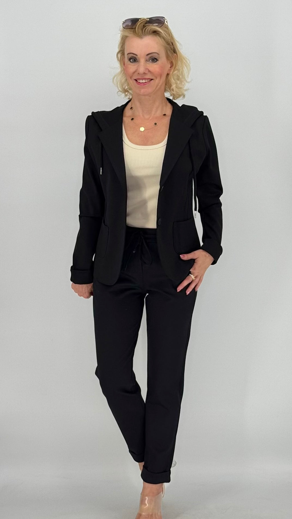 Blazer ESViViD, schwarz mit Kapuze