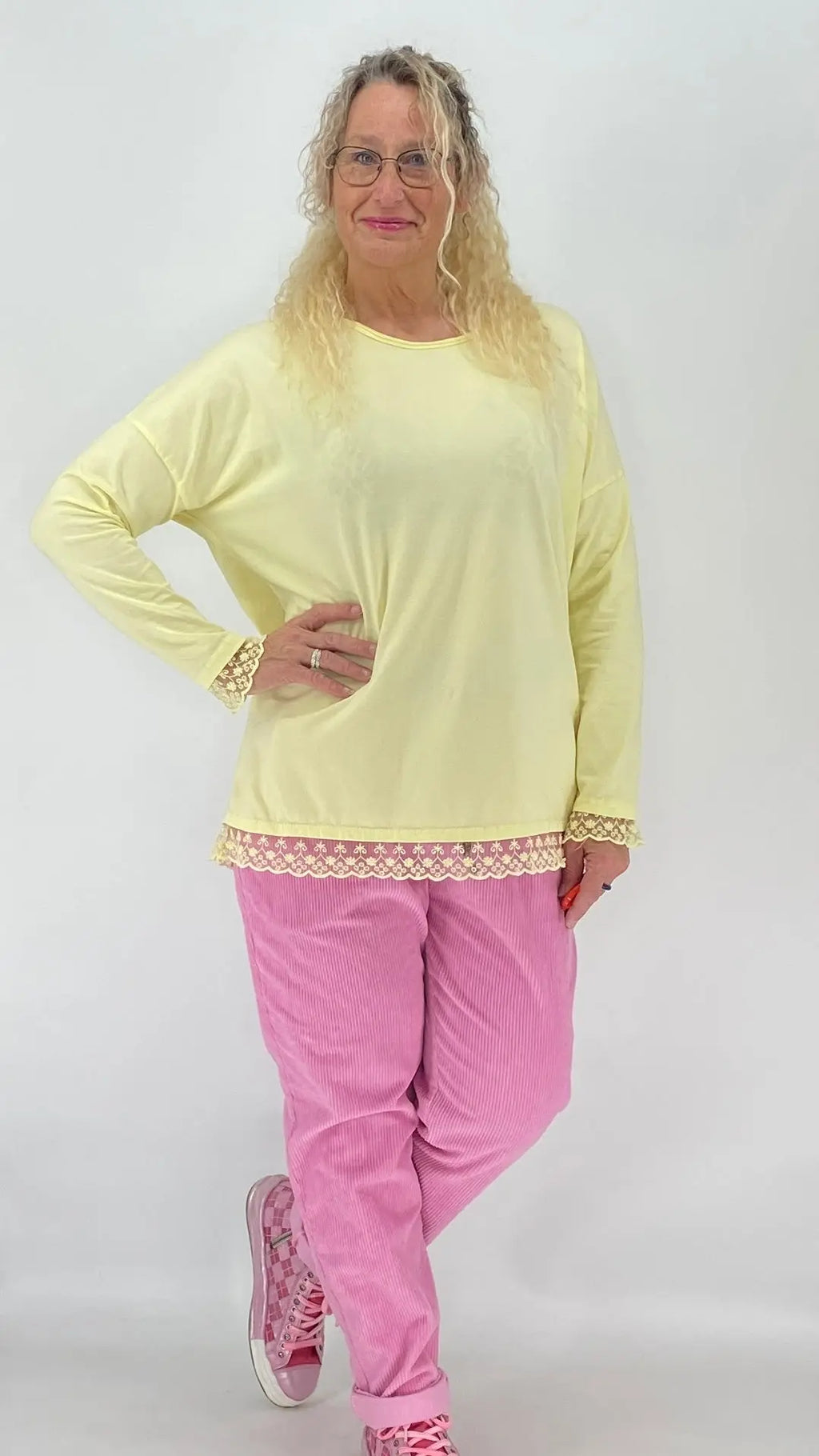 Basic langarm Shirt mit Spitze verziert - By Elena FashionBy Elena Fashion