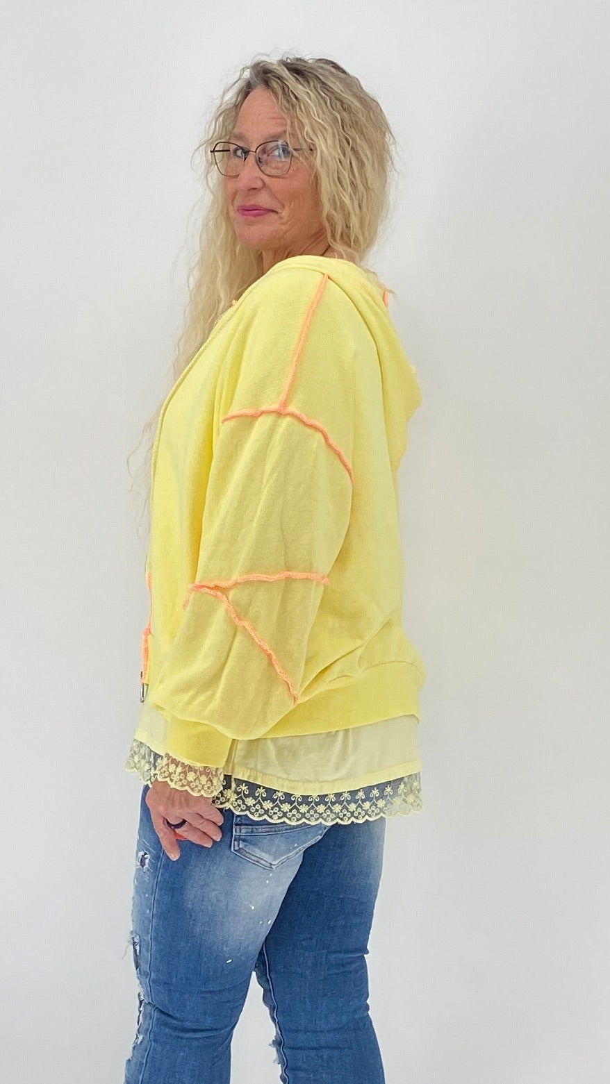 Sweety Jacke aus 100 % Baumwolle in Weiß, Blau und Gelb