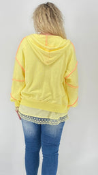 Sweety Jacke aus 100 % Baumwolle in Weiß, Blau und Gelb