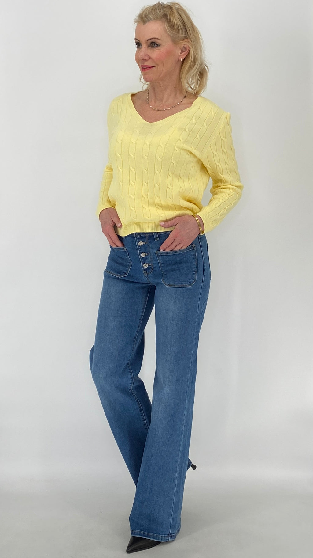 Mid Waist Jeans mit Knöpfchen