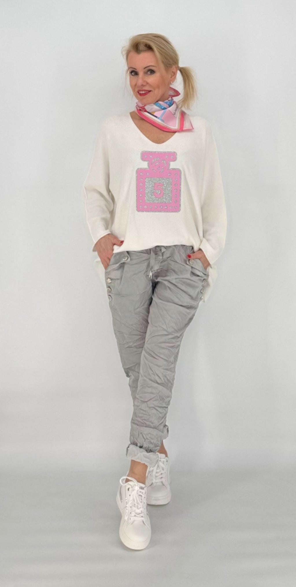 Pullover in weiß, Parfüm