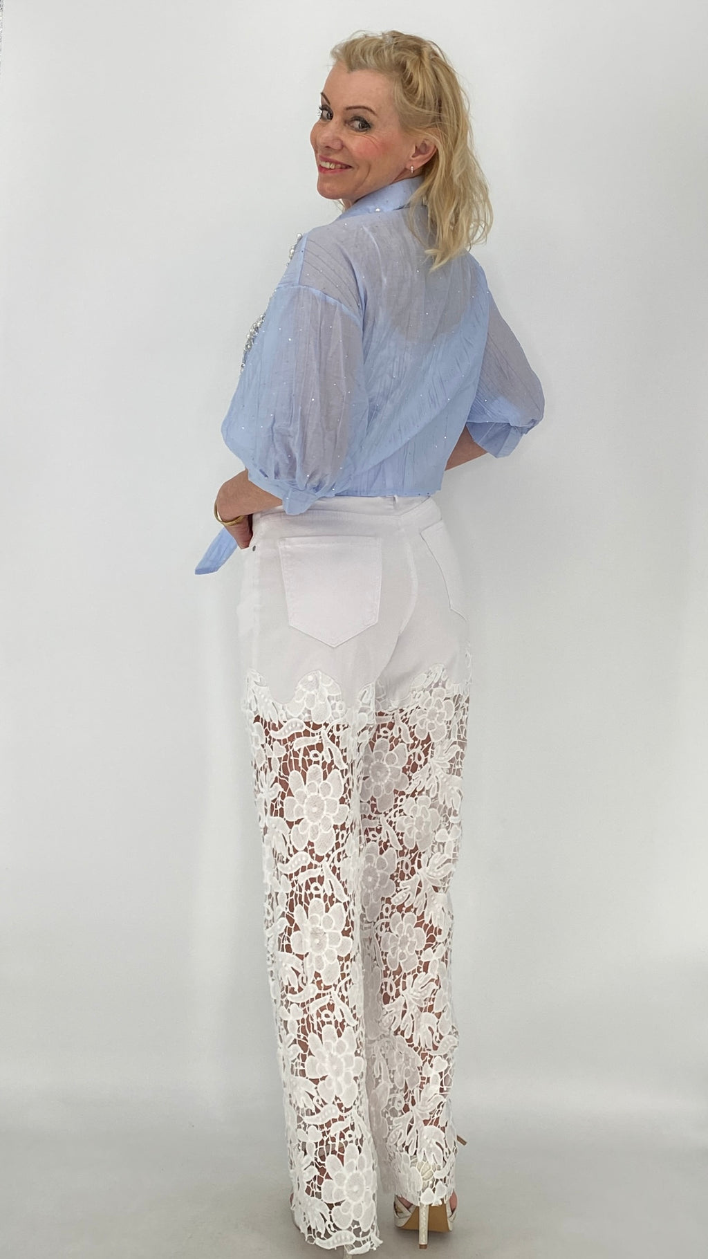 Mid Waist Jeans in Weiss mit Spitze