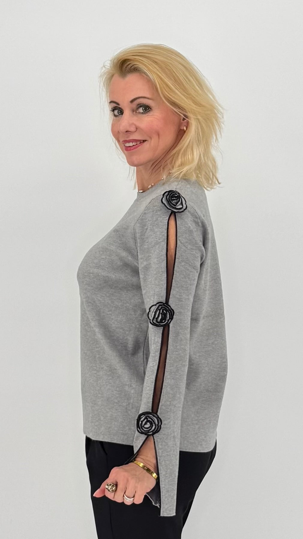 Pullover mit dekorativem Besatz, grau