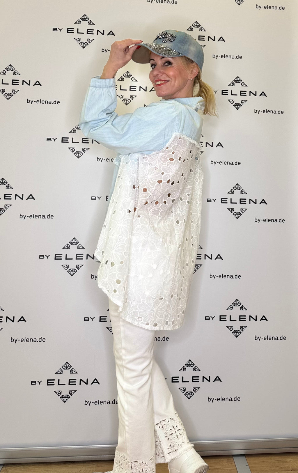 Jeans mit floralen Stickereien Weiß