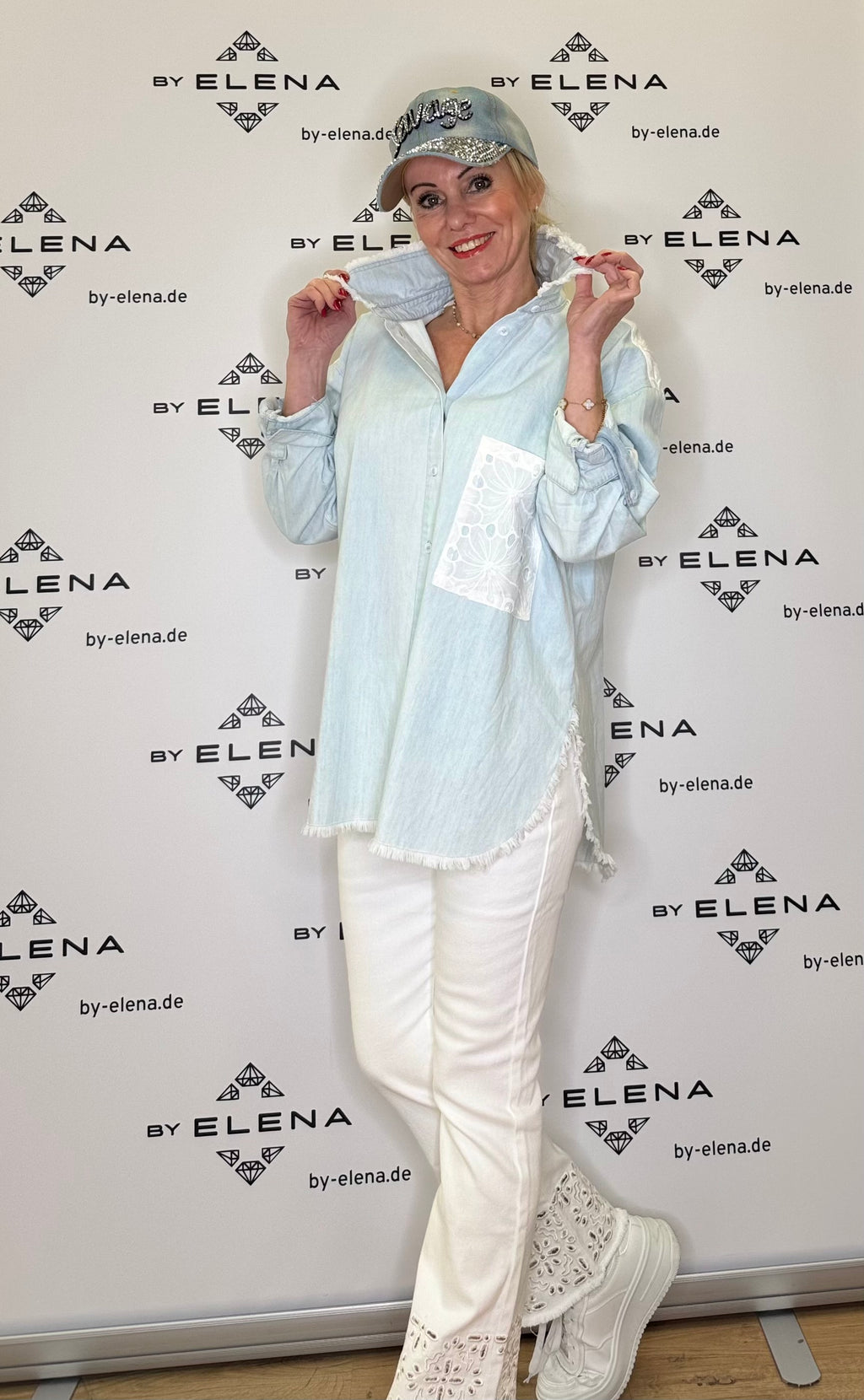 Jeans mit floralen Stickereien Weiß