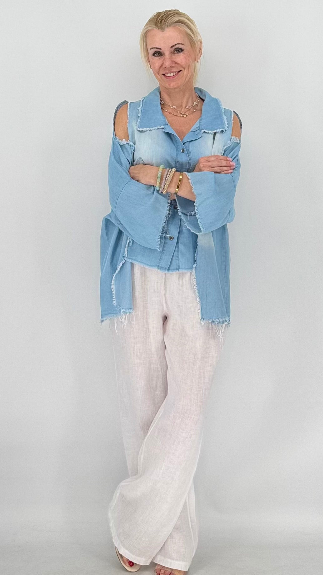 Bluse mit Cut Outs und ausgefranstem Abschluss