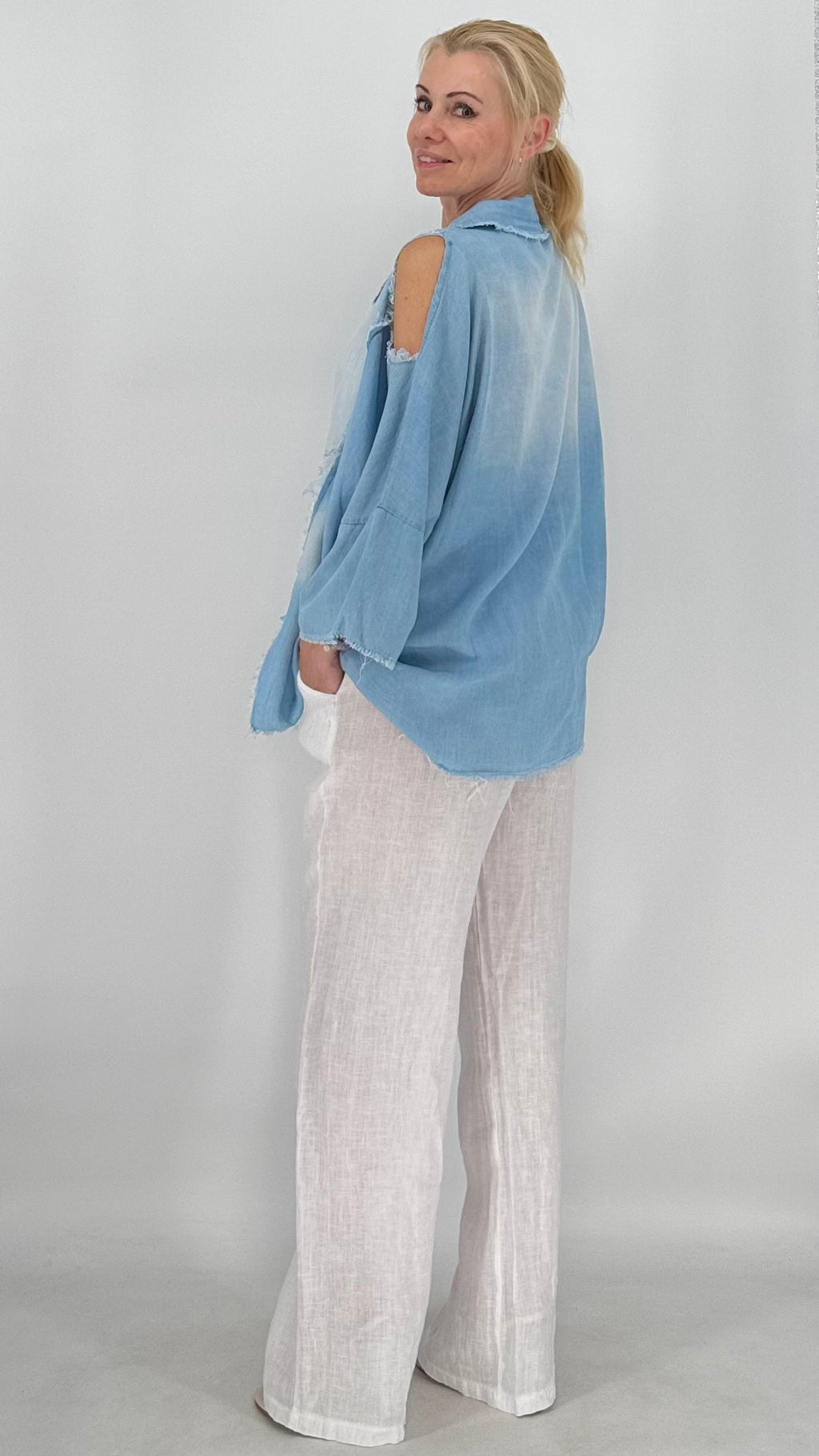 Bluse mit Cut Outs und ausgefranstem Abschluss