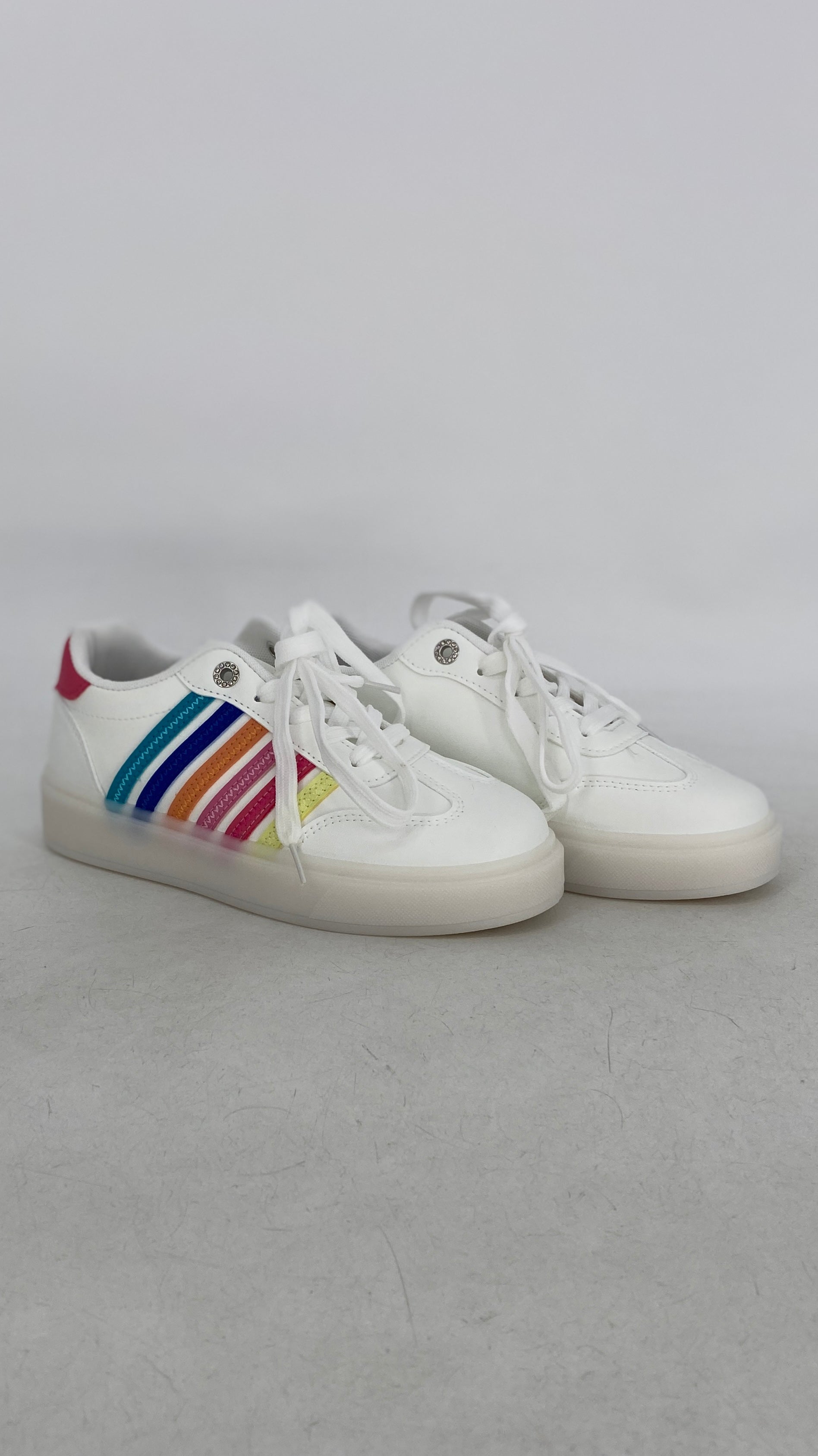 Sneaker weiß mit farbigen Streifen