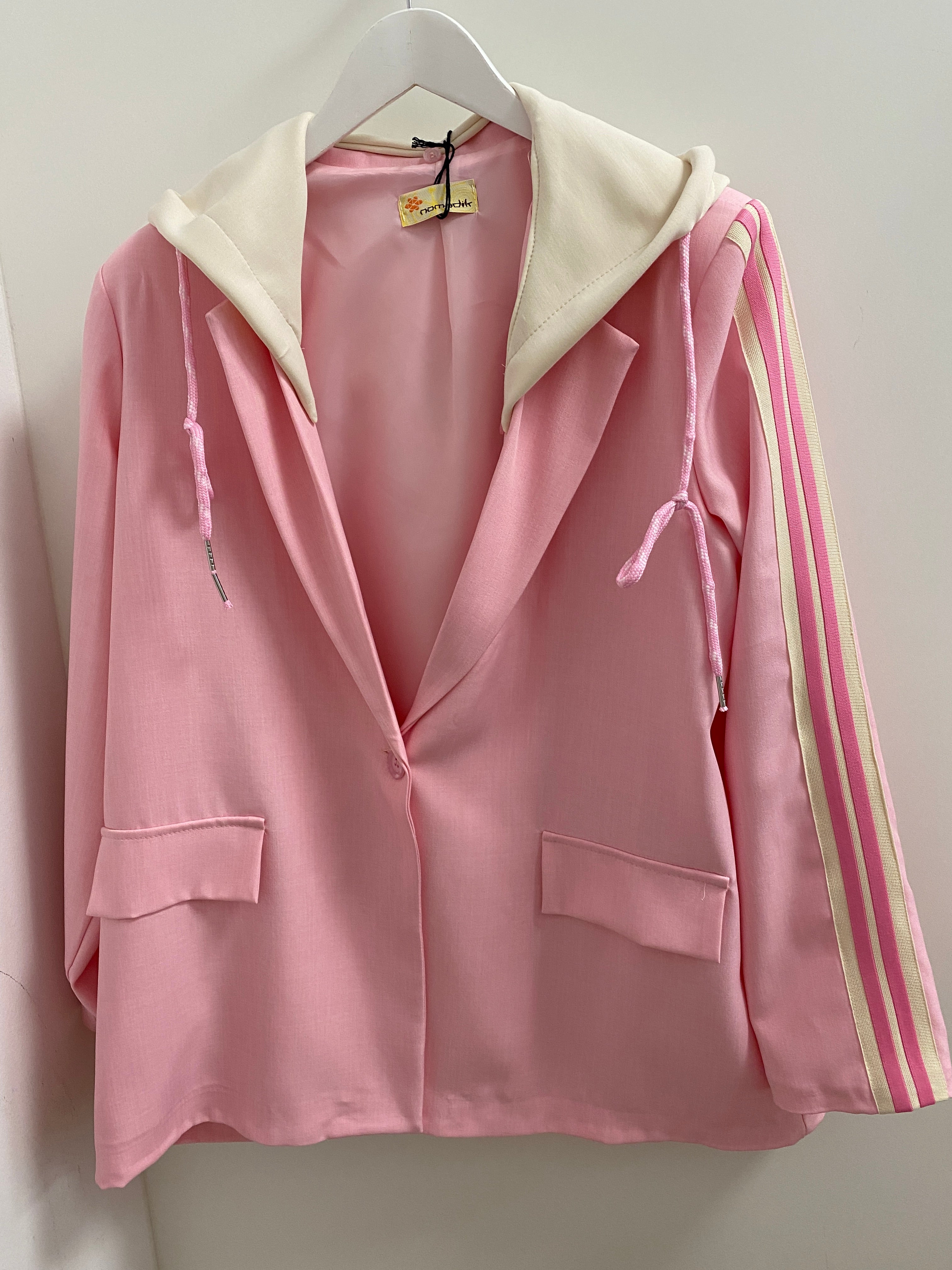 Blazer mit sportivem Hoodie-Detail in Blau, Rosa, Gelb