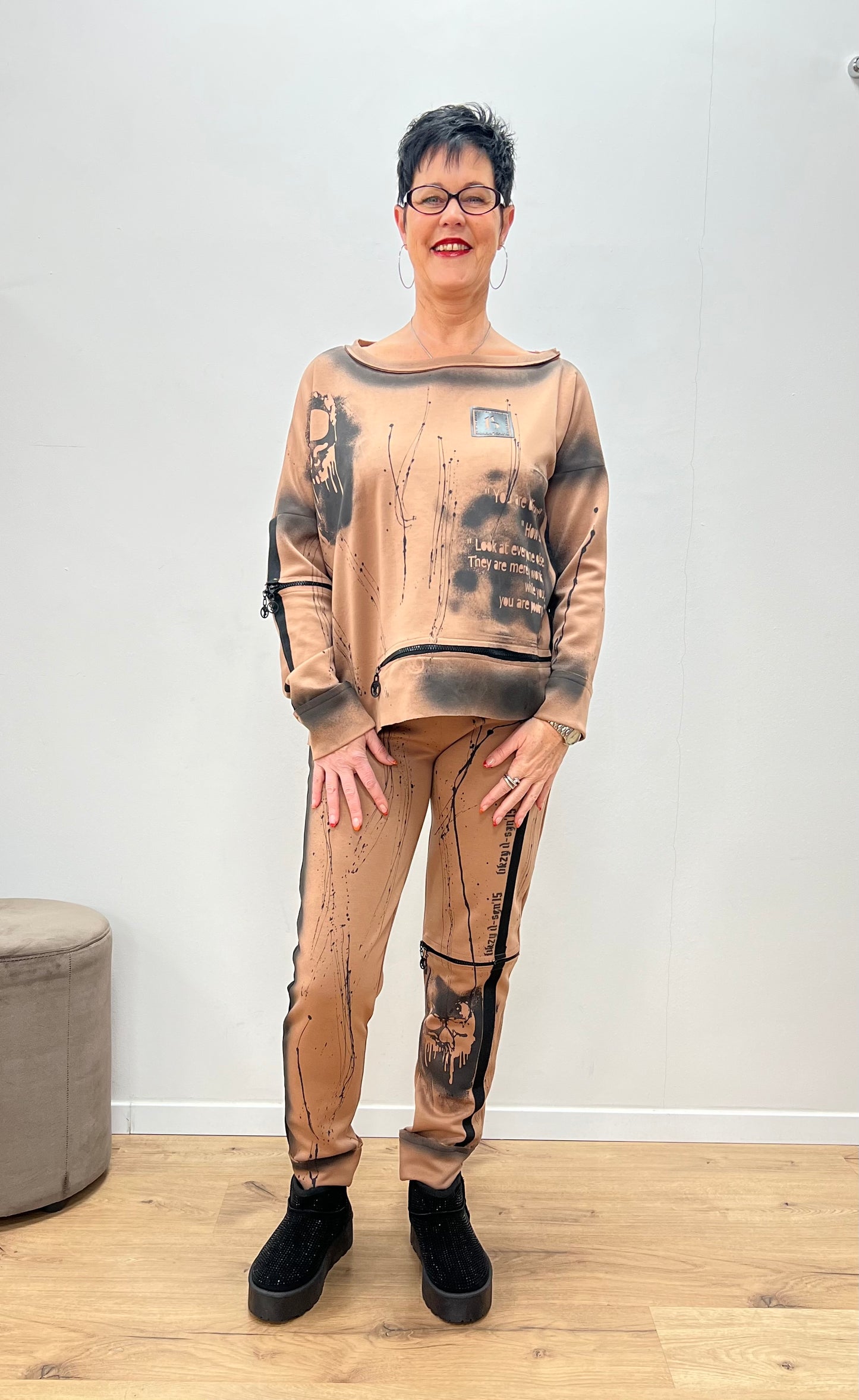 Coole Hose in braun mit viel Extras
