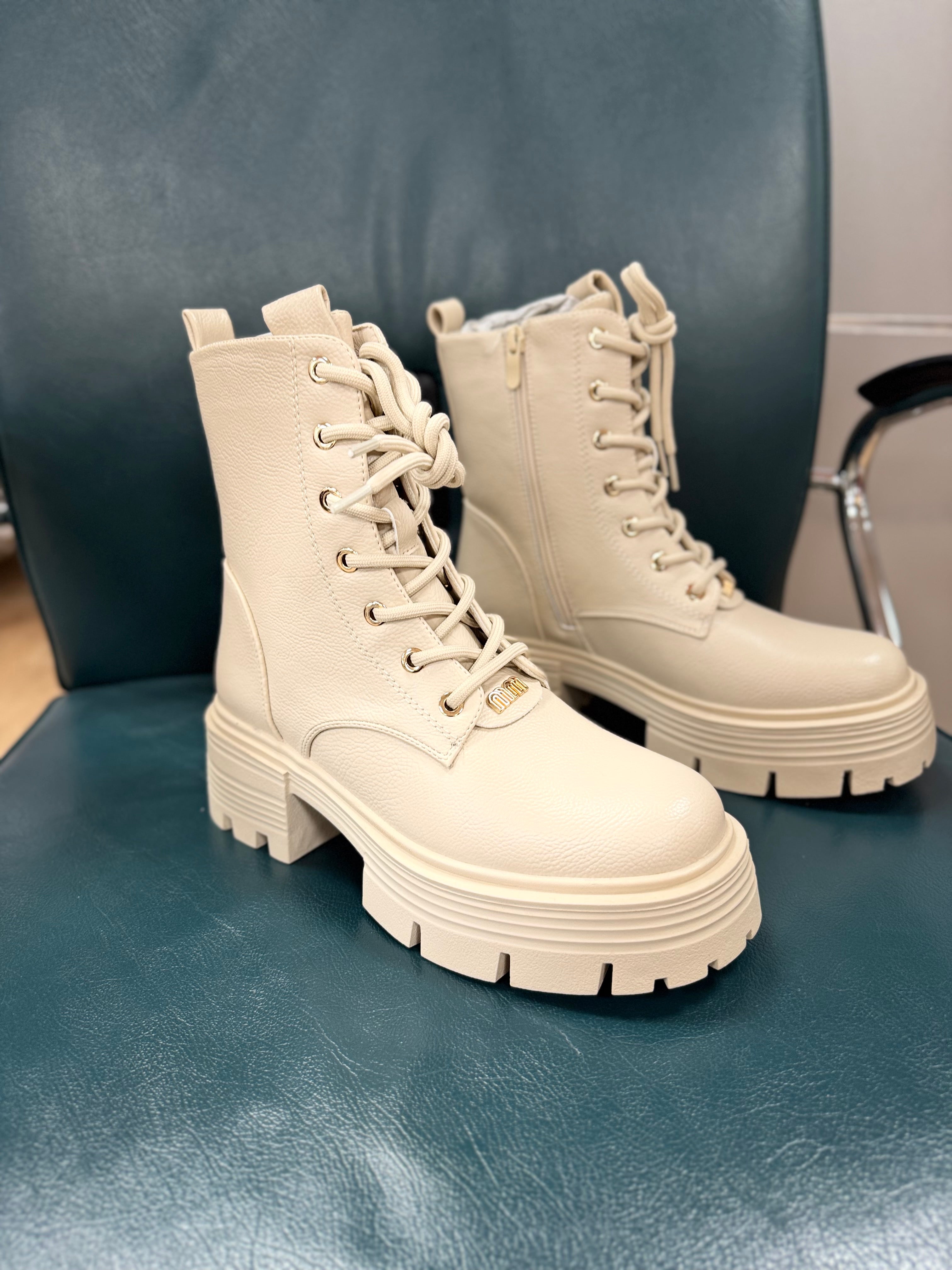 Boots in Creme, 971