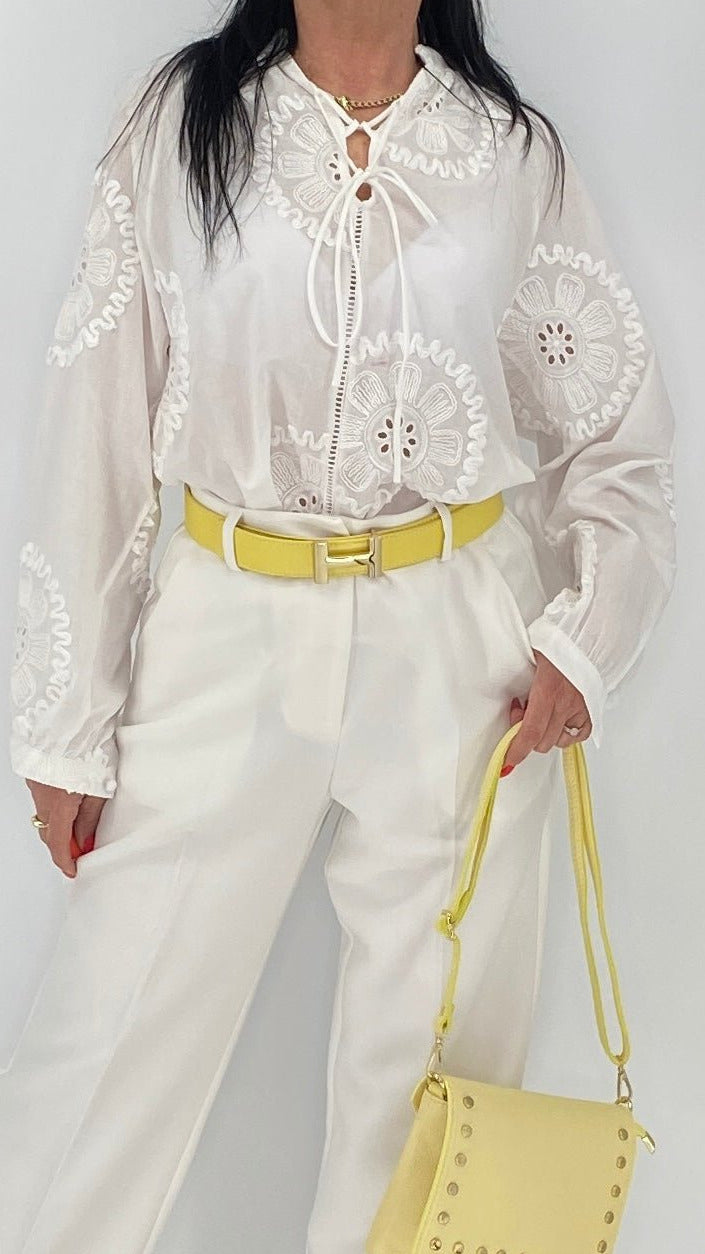 Bluse mit Stickerei, in Weiss, 100% Baumwolle - By Elena FashionBy Elena Fashion