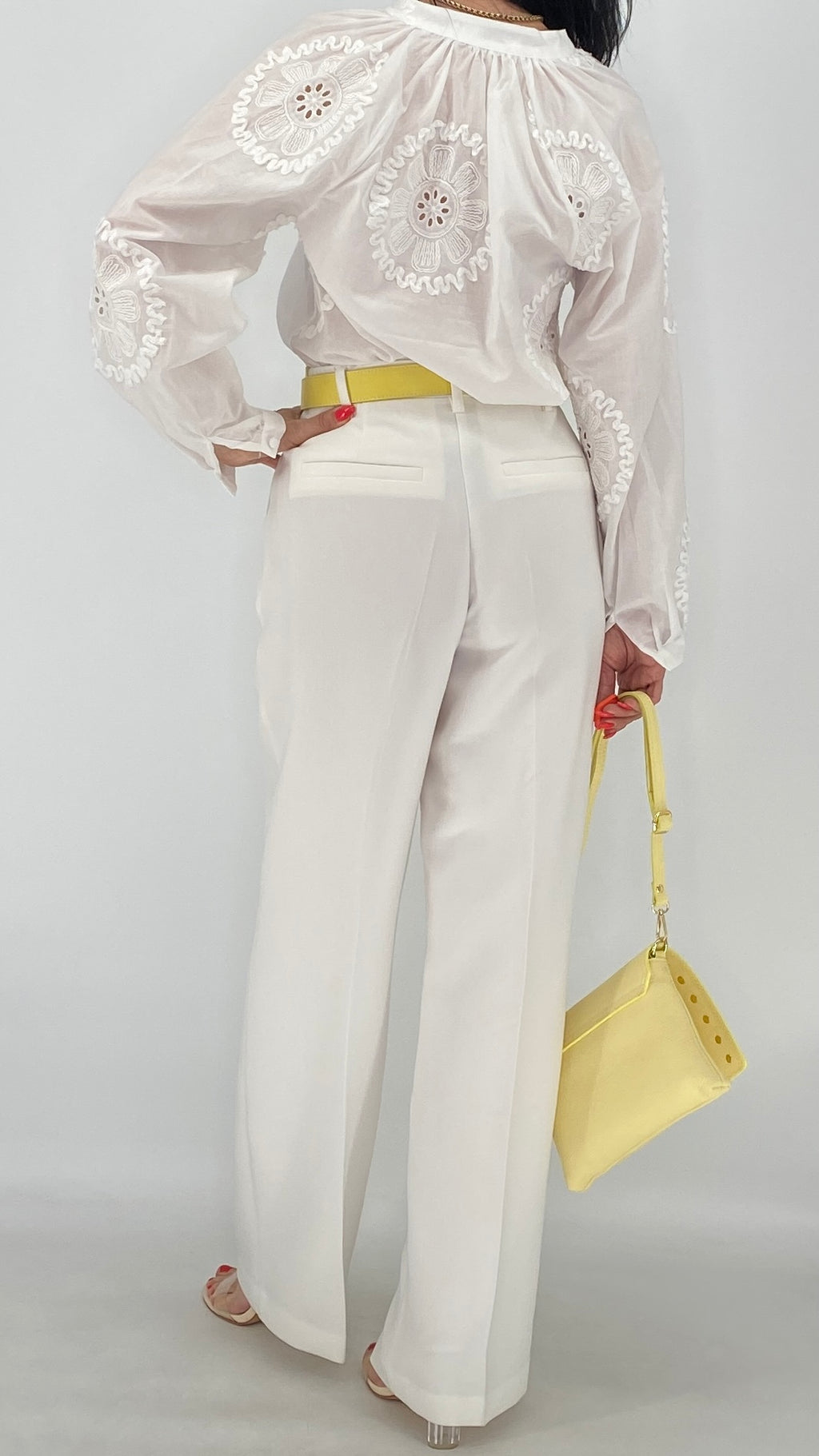 Bluse mit Stickerei, in Weiss, 100% Baumwolle - By Elena FashionBy Elena Fashion