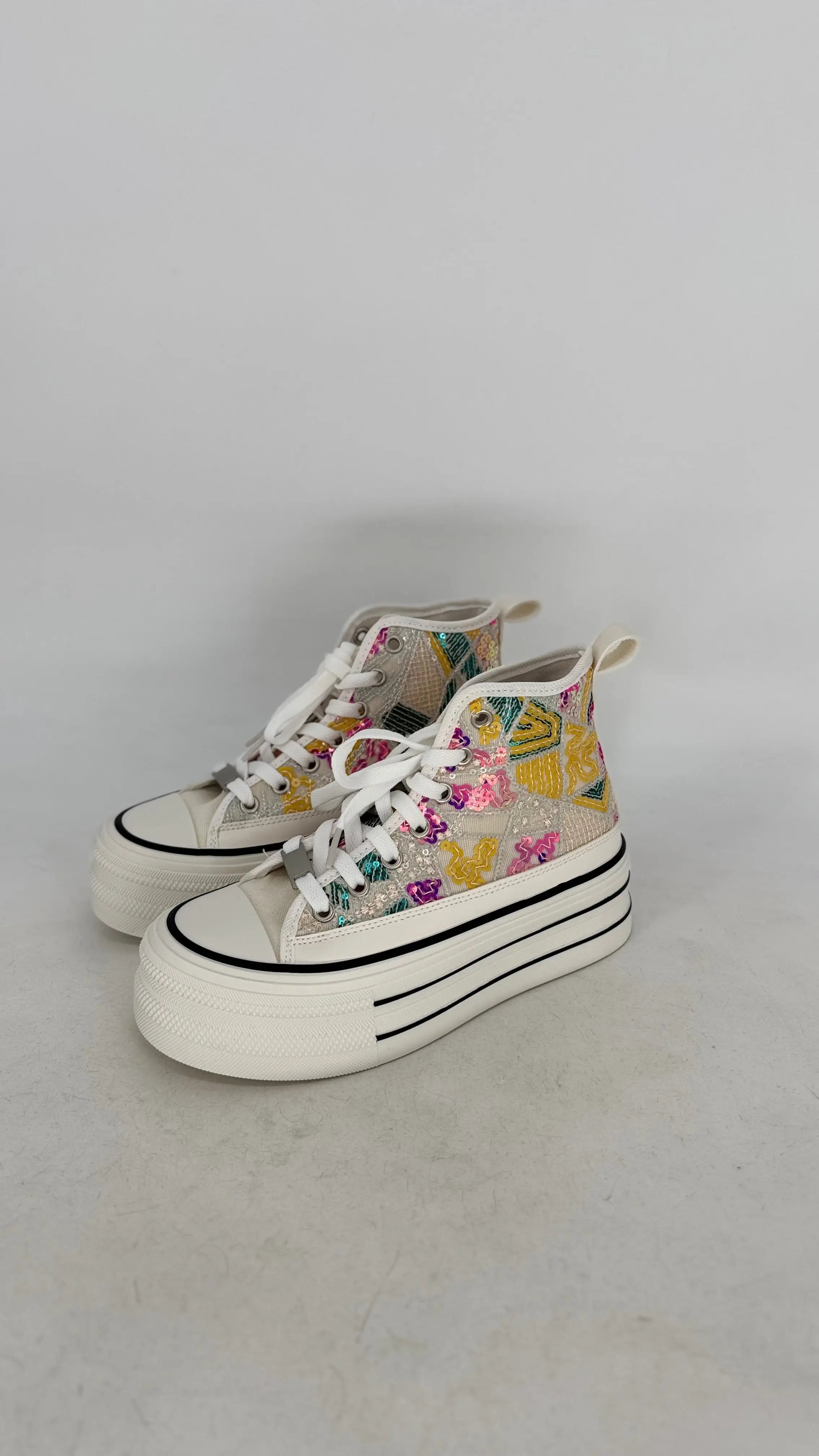 Sneaker mit bunten floralen Pailleten, 8/131 - By Elena FashionBy Elena Fashion