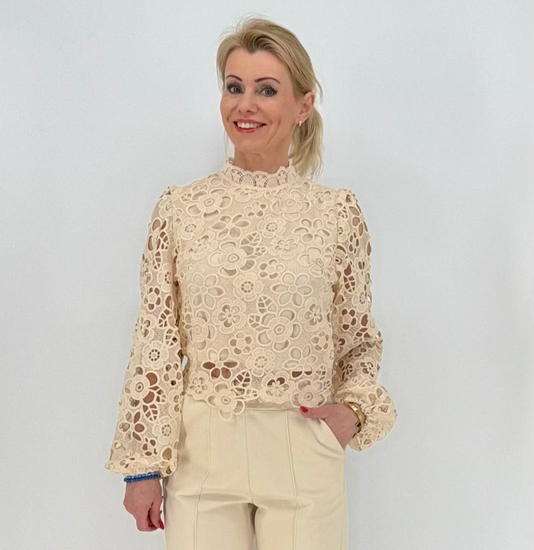 Bluse aus Borderie Anglaise langarm in Beige