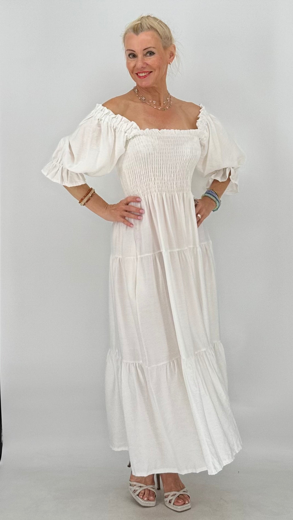Maxi  Kleid, in Weiß, Beige, Hellblau