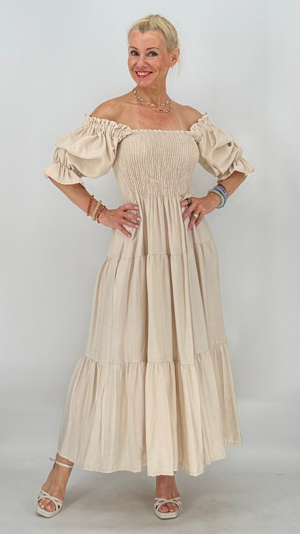 Maxi  Kleid, in Weiß, Beige, Hellblau