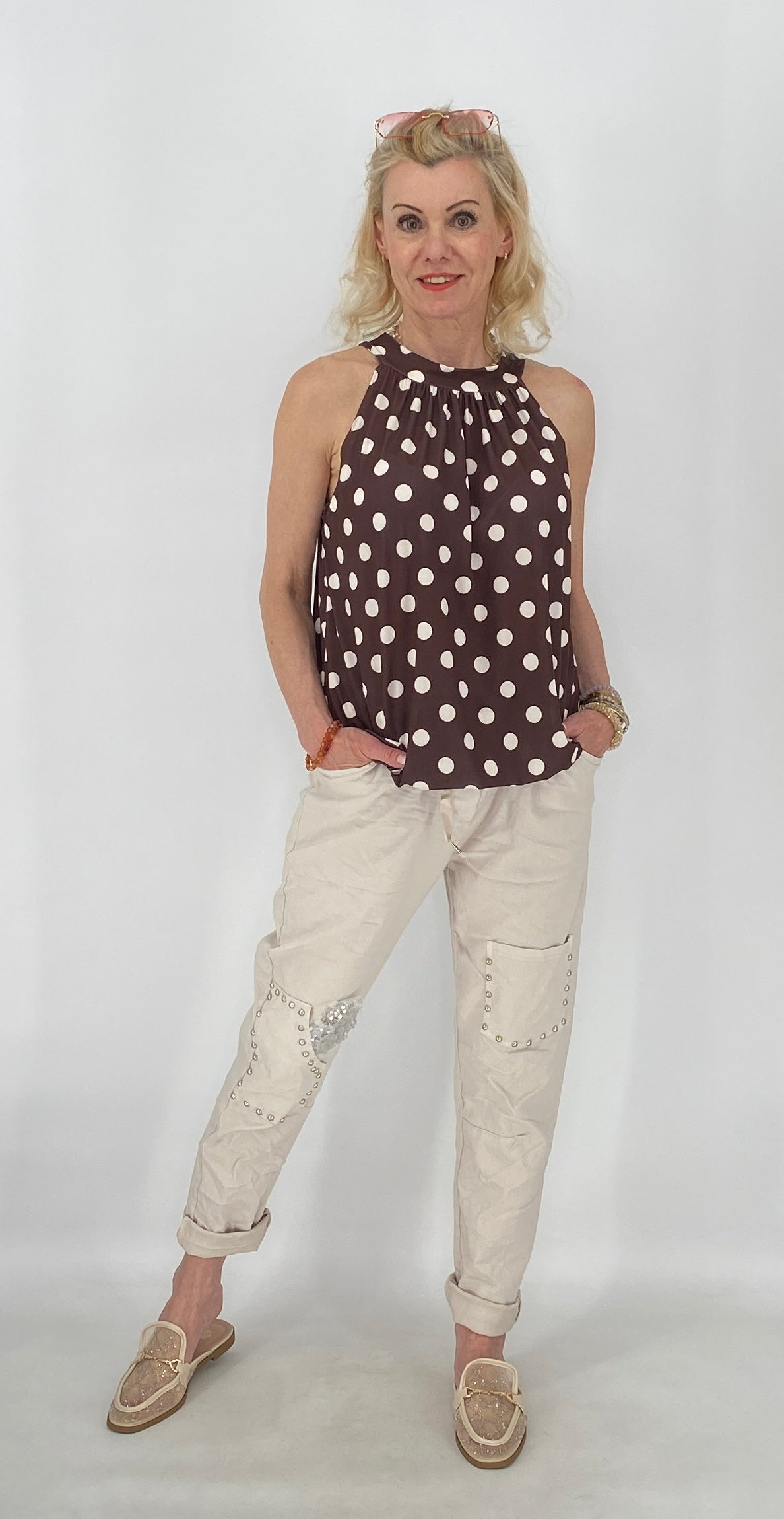 Modische Hose mit Strass-Details, weiß, beige, schwarz