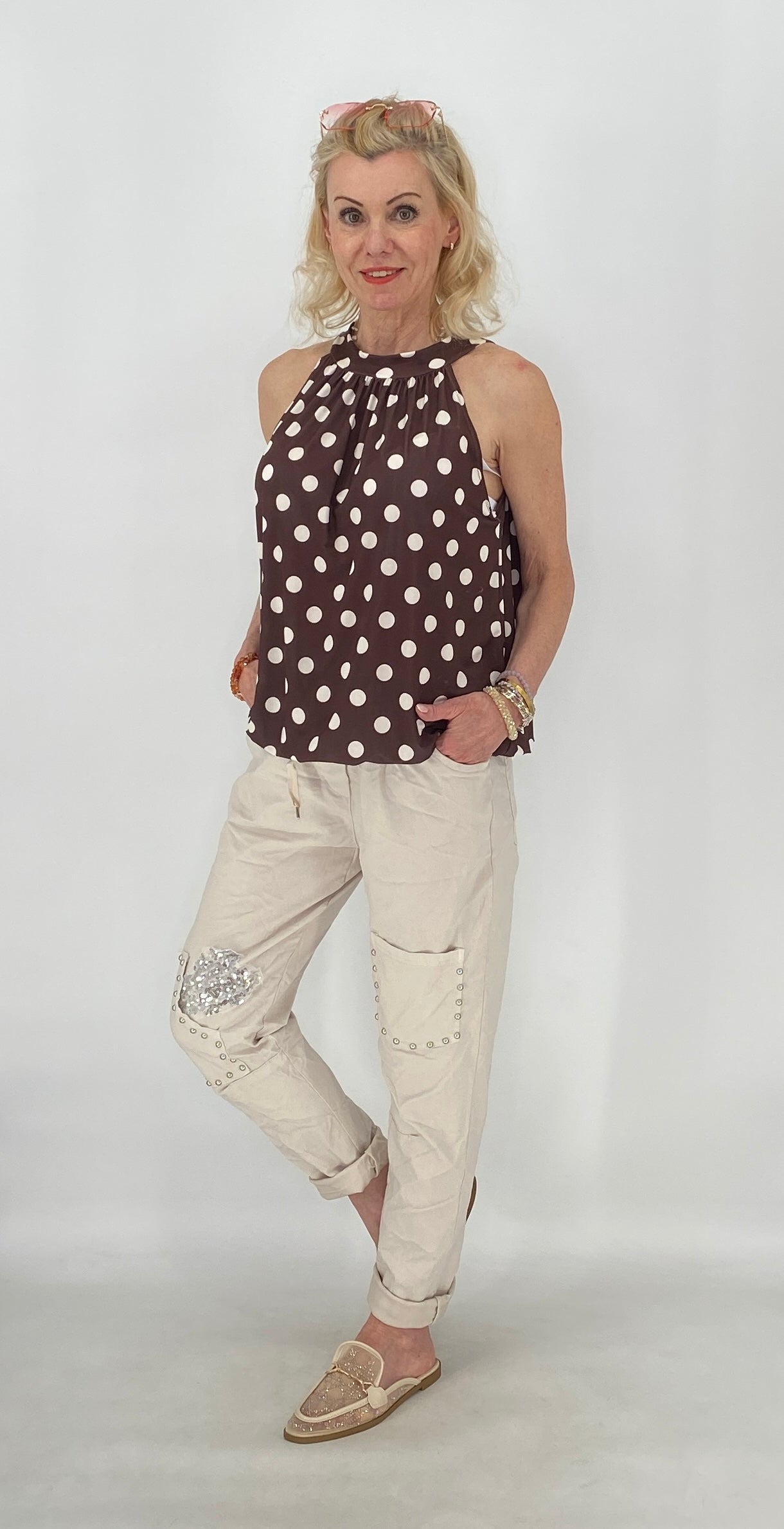 Modische Hose mit Strass-Details, weiß, beige, schwarz