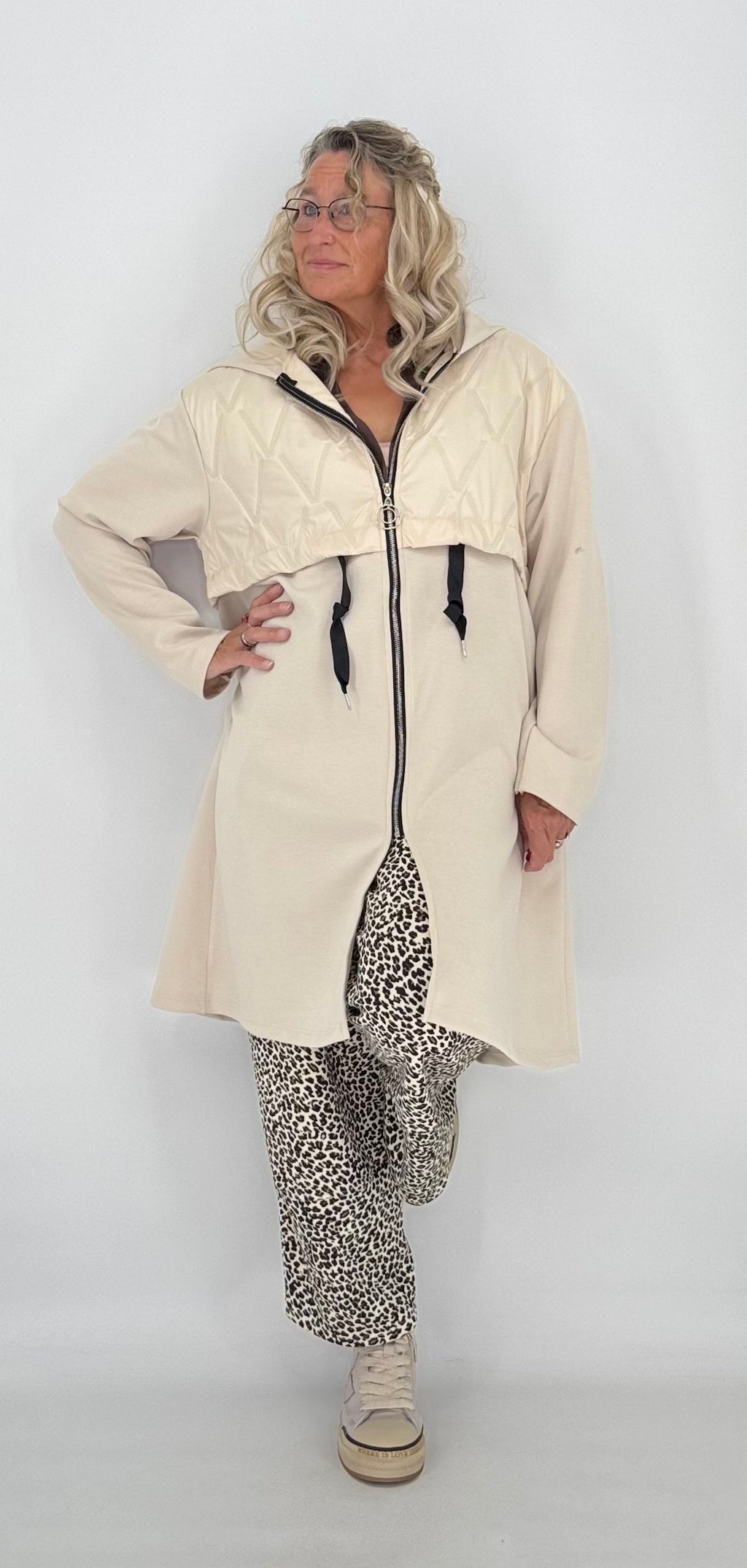 Leichte lange Steppjacke, creme