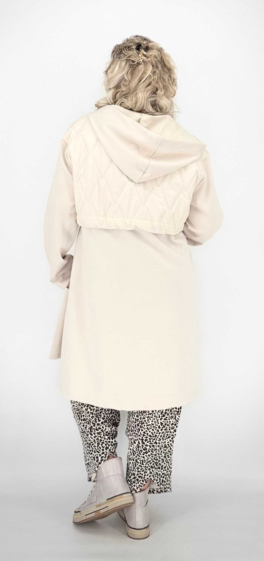 Leichte lange Steppjacke, creme
