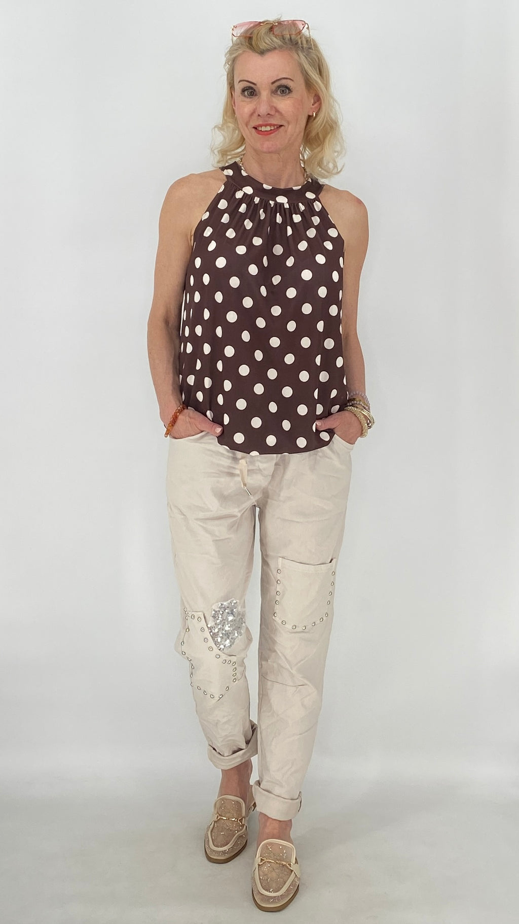 Modische Hose mit Strass-Details, weiß, beige, schwarz