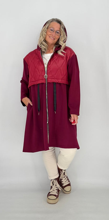 Leichte lange Steppjacke, burgunderfarbene