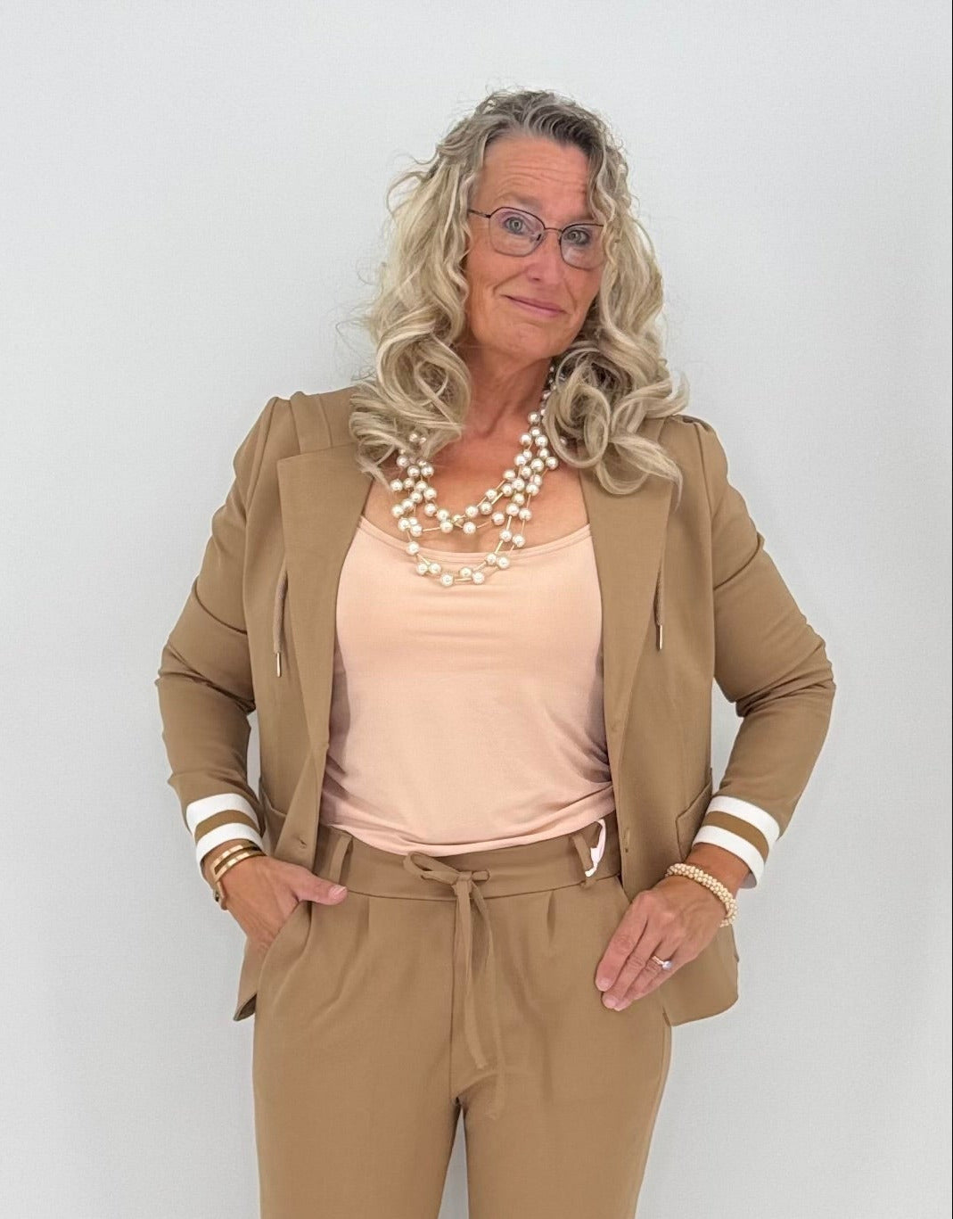 Blazer ESViViD in beige mit Kapuze