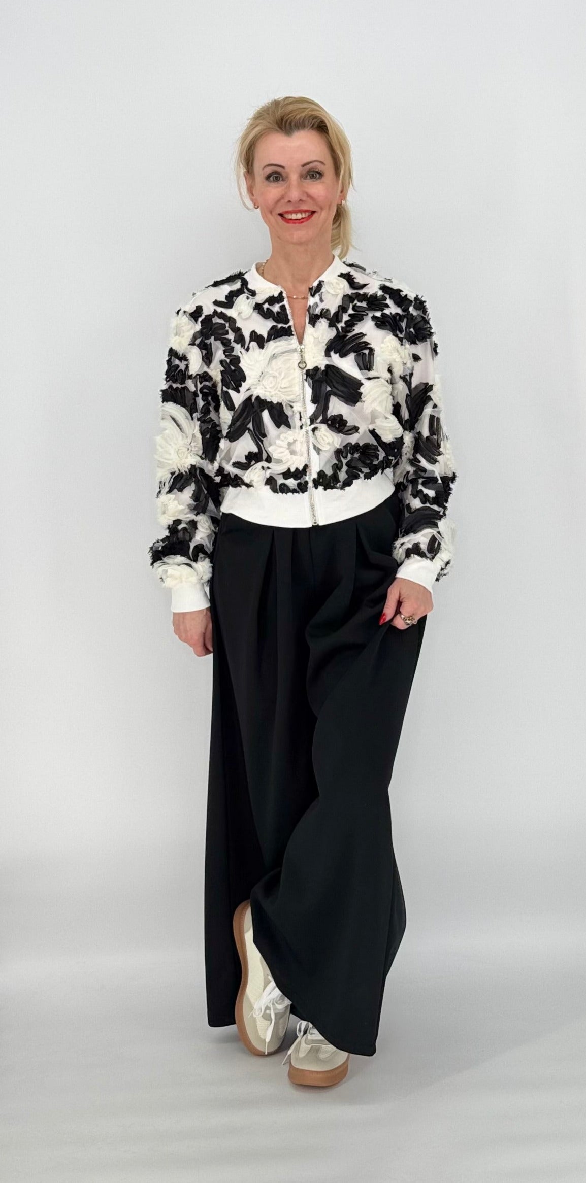 Hose mit Gürtel, schwarz