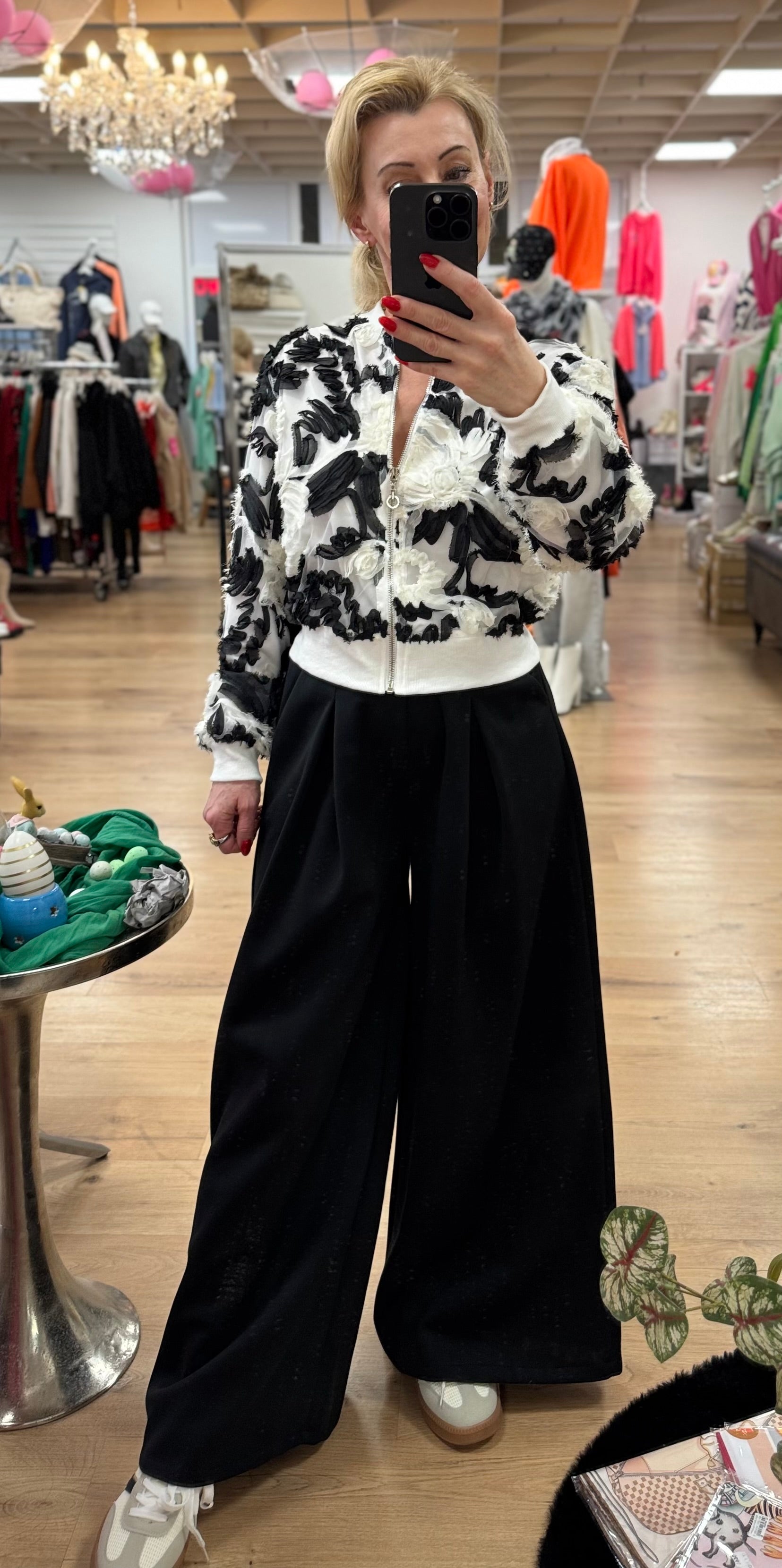 Bomber-Jacke in weiß/schwarz