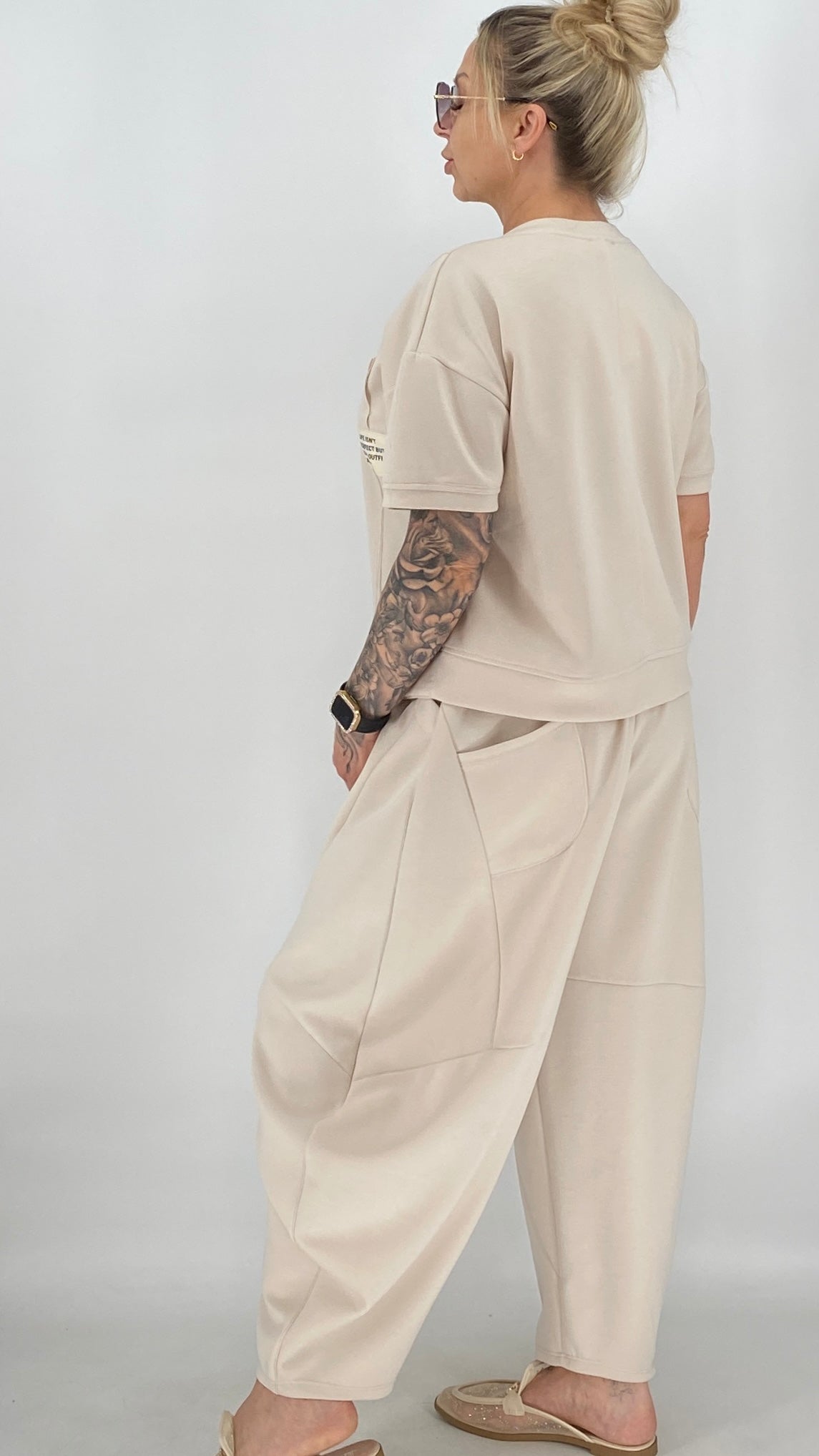 Cozy Set: Hose im Ballonstil und Oberteil Halbarm, in Beige