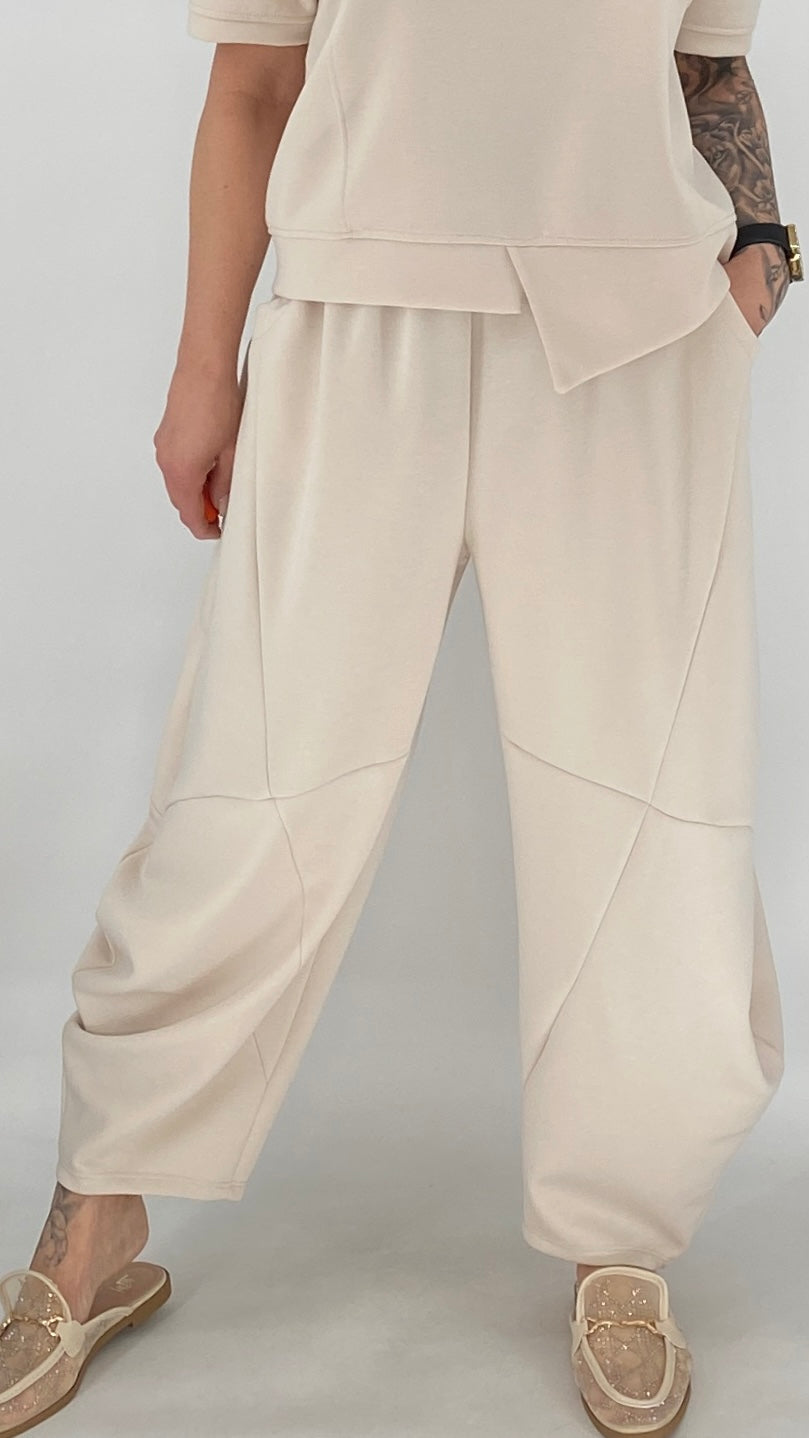 Cozy Set: Hose im Ballonstil und Oberteil Halbarm, in Beige