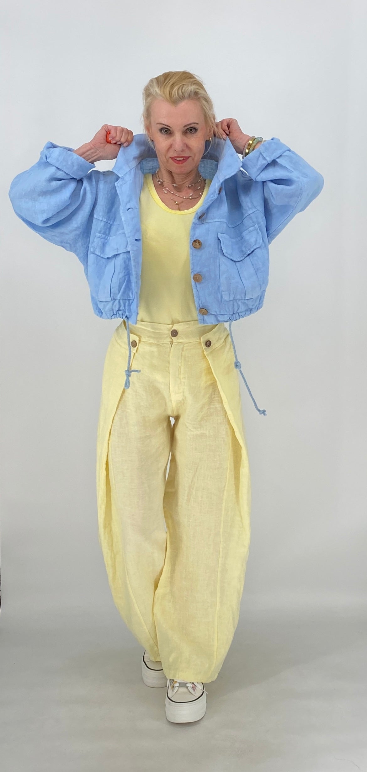 Cozy Leinen Oberteil in Himmelblau mit Knopfleiste